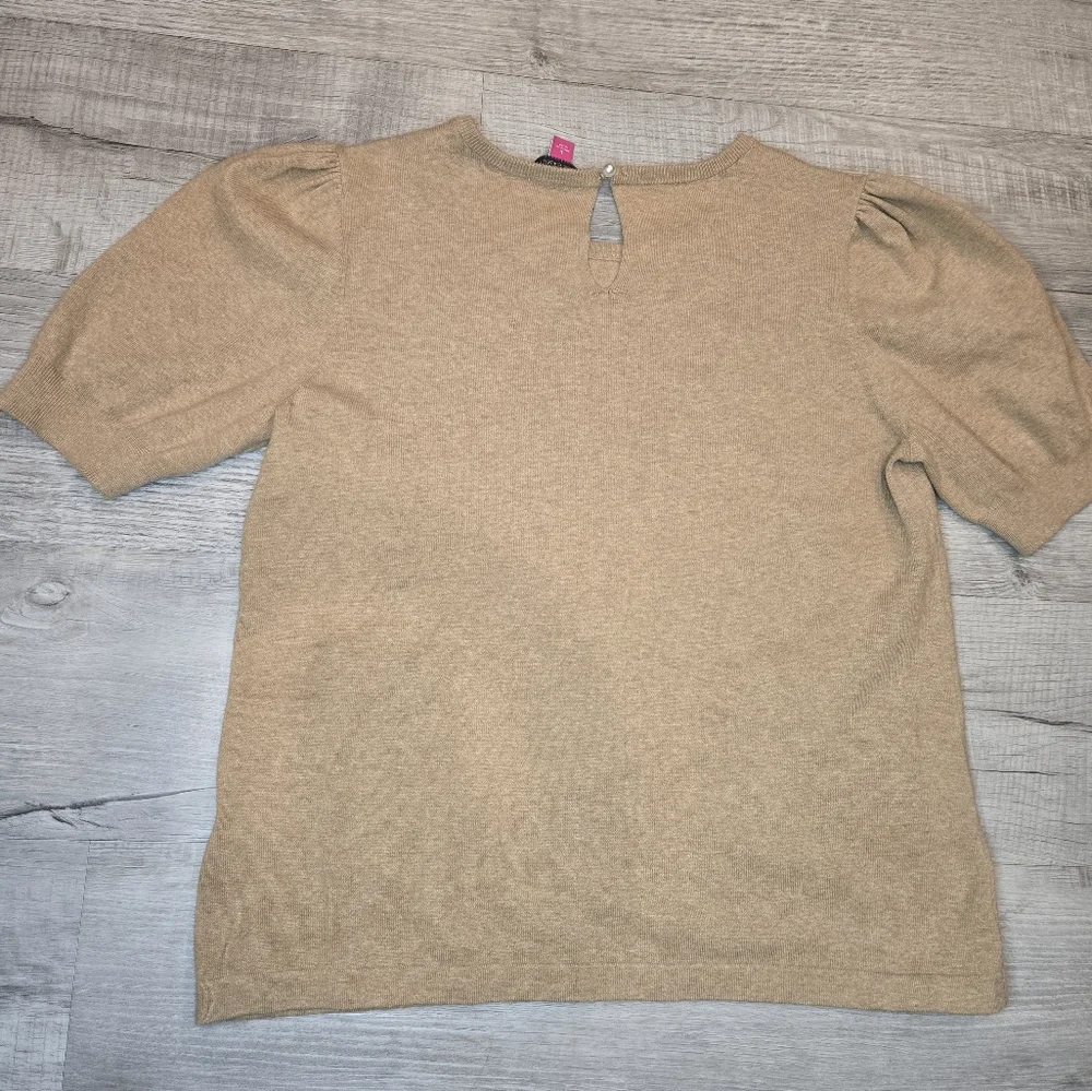 Vince Camuto Tan Short Sleeve Top - Picture 2 of 6